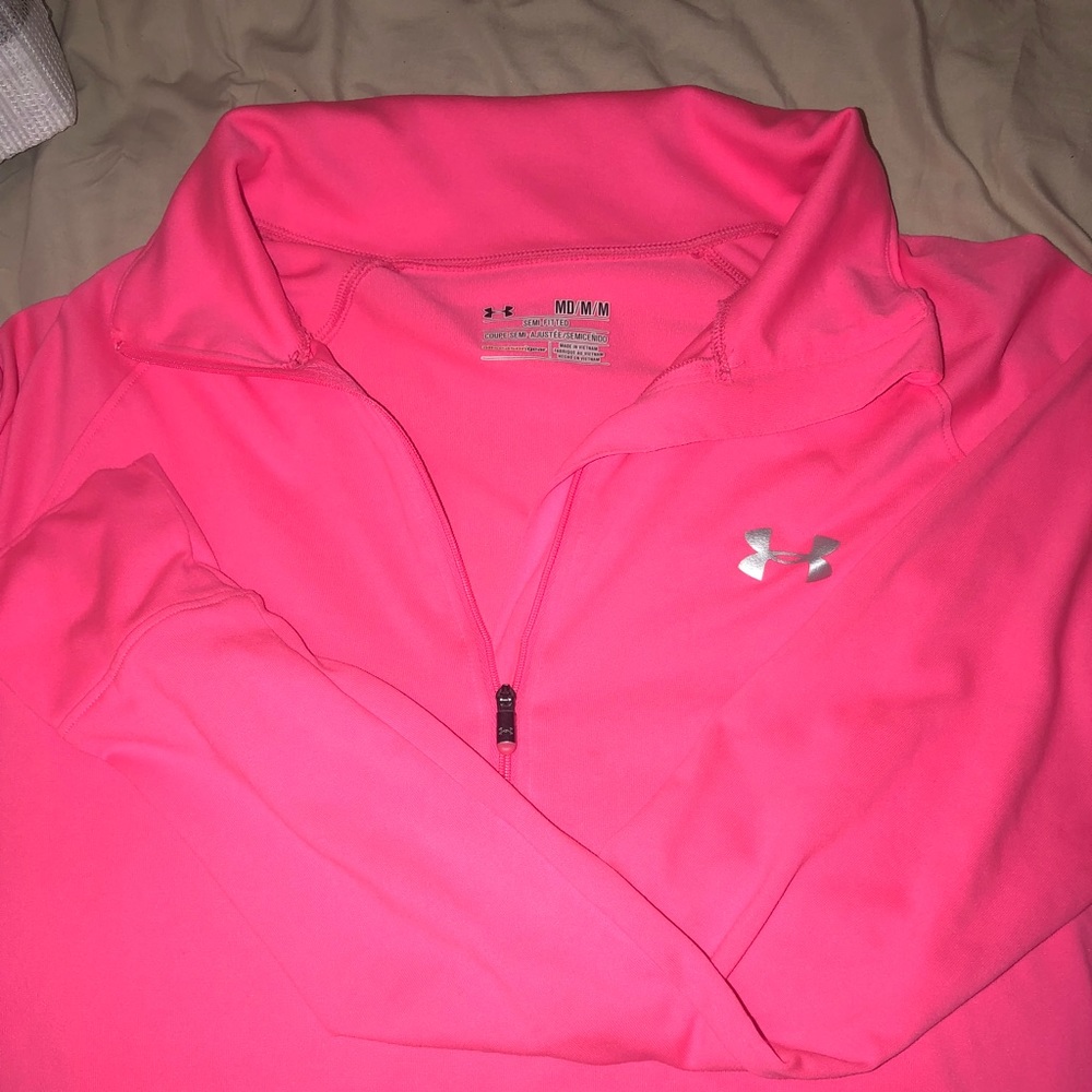 ✨Under Armour top✨
